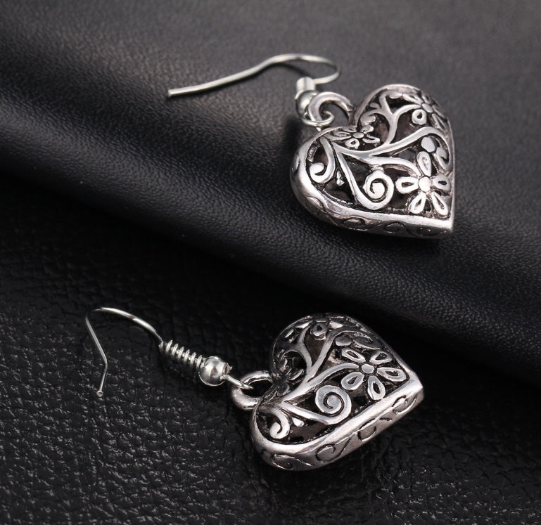 Selling simple new vintage carved simple hollow love earrings ear jewelry